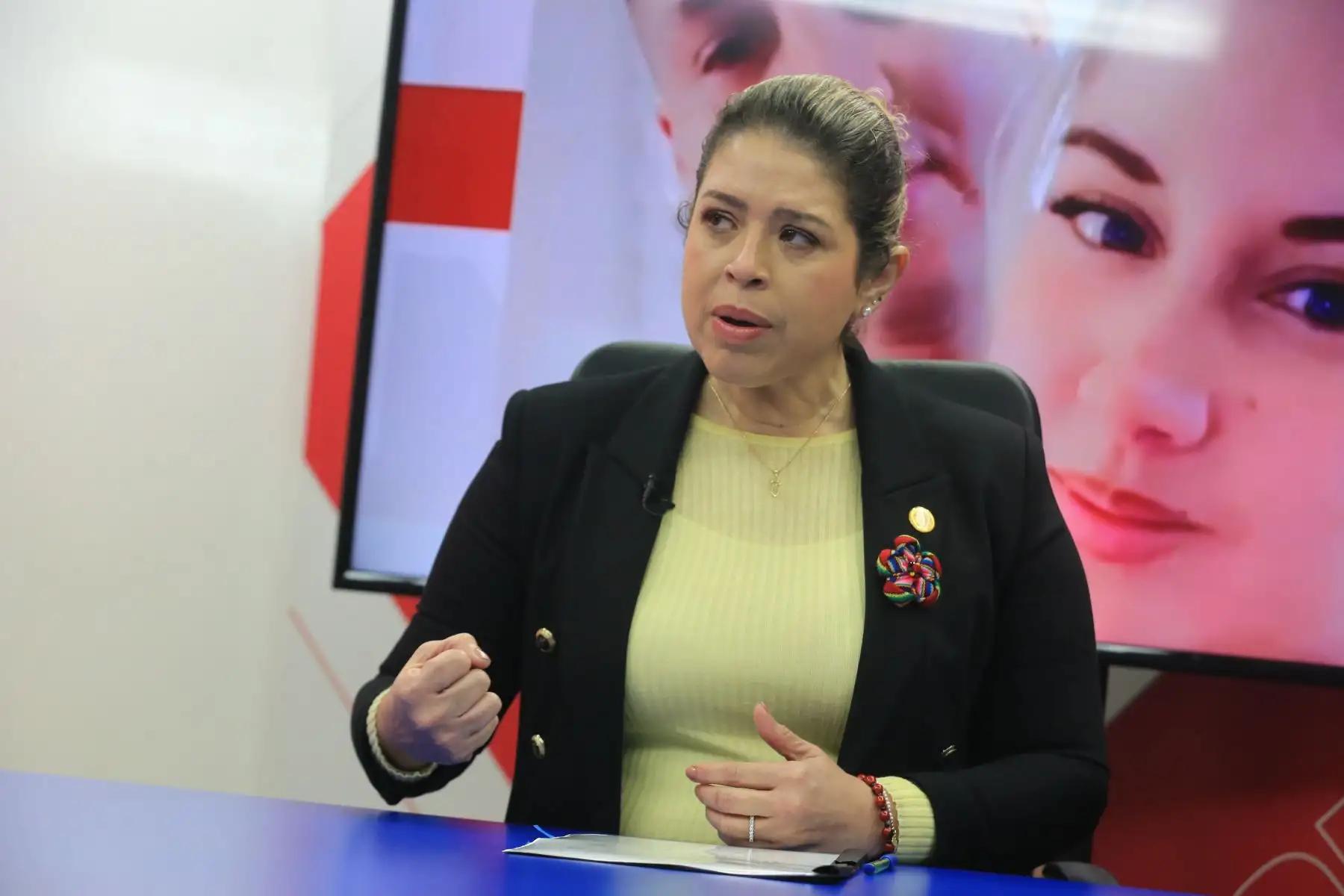 CEM ampliarán su protección a todos los integrantes de la familia, anuncia ministra Peña