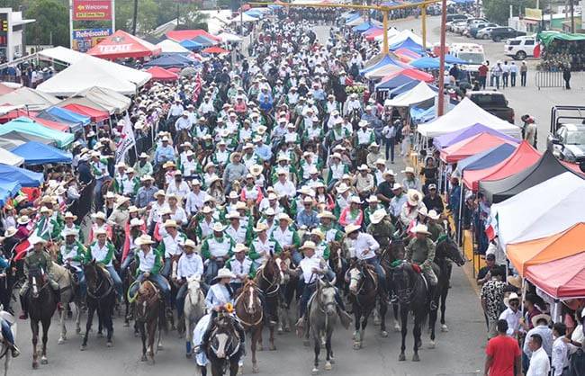 Brilla Carbonífera con Cabalgata de Sabinas