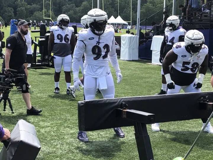 Ravens place defensive tackles Madubuike, Washington on injured reserve