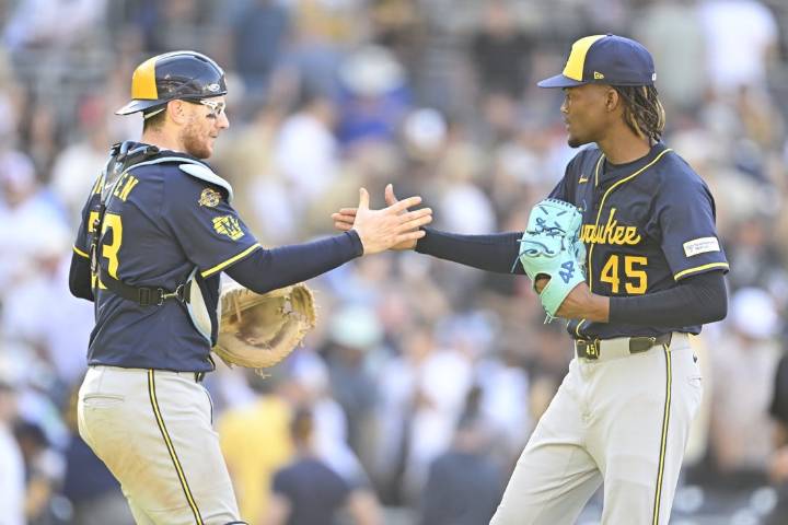 Deadspin | Brewers avoid sweep, move to brink of No. 1 seed vs. Padres