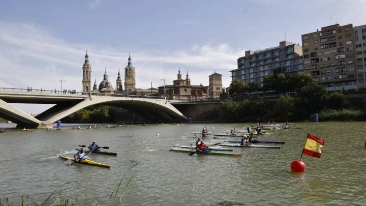 Mas de 500 deportistas se retan en el río Ebro