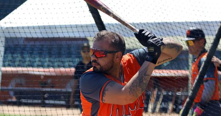 Quiere Sergio Burruel aportar su bateo del verano con Naranjeros