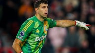 Inesperado presente para "Dibu" Martínez: el Manchester United compró a otro arquero y quedó colgado en su club
