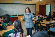 “Educar es formar seres humanos”: Lucía Valverde, docente fue premiada hoy por el Minedu