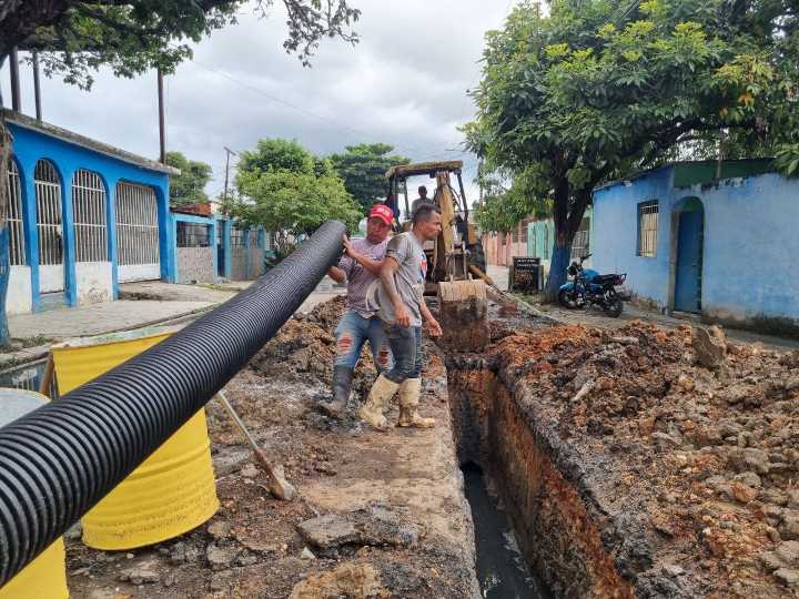 En Los Guayos optimizan sistema de aguas servidas en la comunidad de Las Agüitas