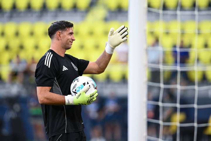 El 'Dibu' Martínez se queda en el Aston Villa