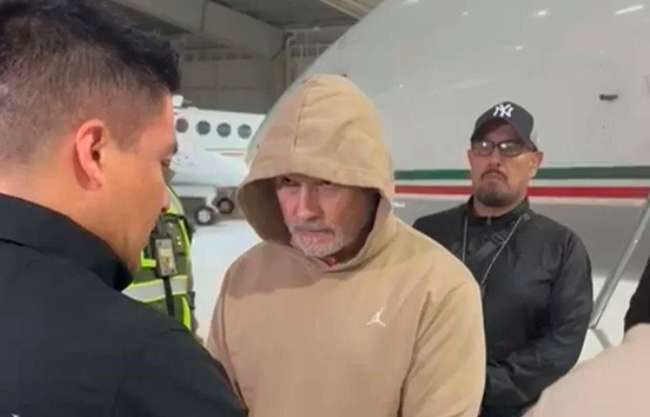 Llega a Toluca avión que transportaba a Bermúdez
