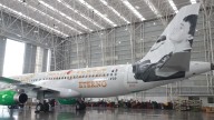 Viva honra a Juan Gabriel con nuevo avión