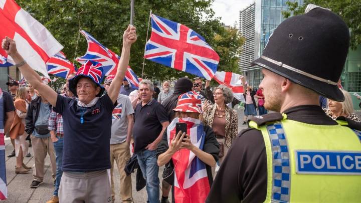 Migrant hotel closures to be fast-tracked as Starmer faces unrest from Red Wall MPs