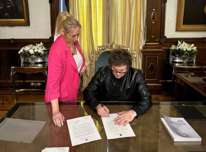Cumpliendo su palabra, Milei vetó la ley de financiamiento universitaria