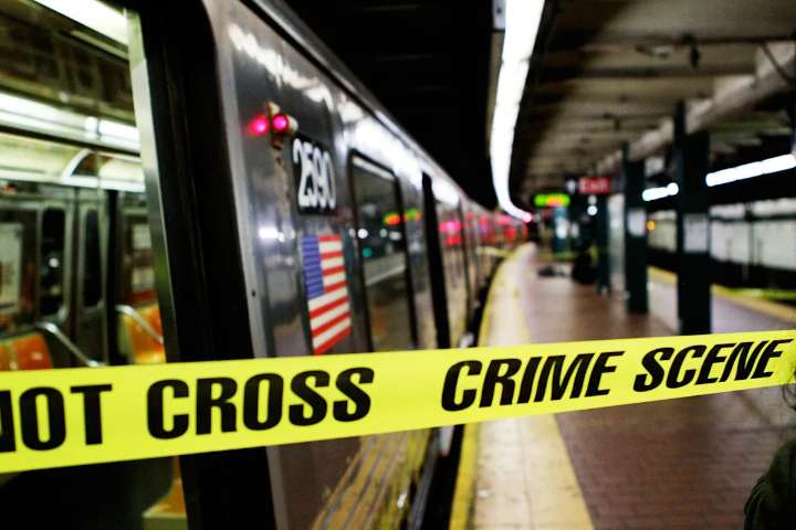 Mujer atacó en la vanguardia con mini bate de béisbol en el patrón de Nueva York: NYPD