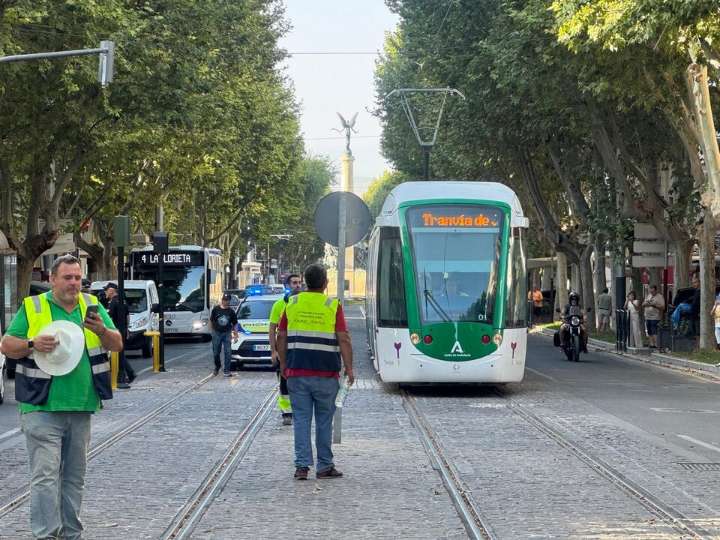 Comerciantes reclaman la puesta en marcha del tranvía en Navidad