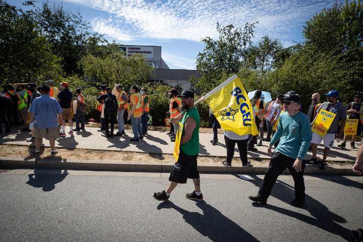 B.C. public service staff launch picket lines in three cities after strike deadline expires