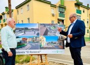 Lupiáñez firma la adjudicación de la nueva rotonda de acceso a El Romeral