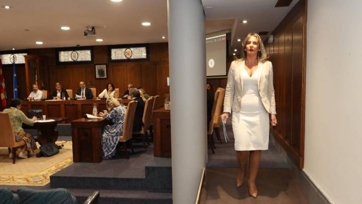 Bronca en el pleno de Ponferrada: el alcalde expulsa a la portavoz de VOX