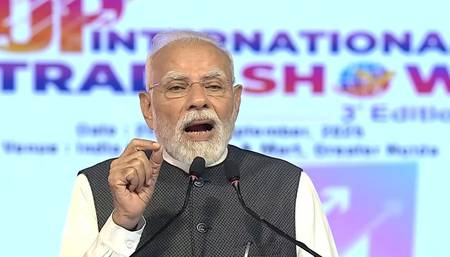 Govt stands shoulder to shoulder with entrepreneurs, PM Modi pitches ‘Make in India’ at UP trade show
