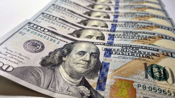 Se disparó el dólar y el riesgo país supera los 1.100 puntos