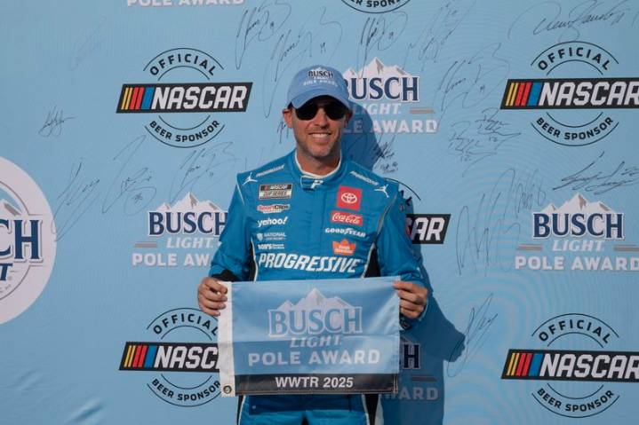 Denny Hamlin blitzes Gateway for second straight Playoff pole