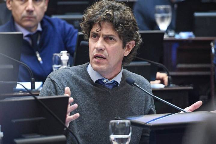Martín Lousteau criticó la gestión de Javier Milei  y advirtió: “La economía cayó desde enero”