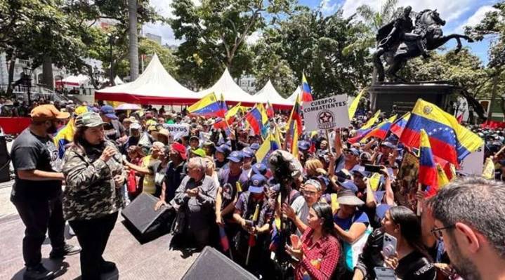 Pueblo manifiesta disposición para defender la Patria