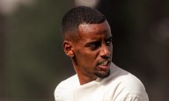 Alexander Isak: Arne Slot sends clear message to fans over fitness before Liverpool debut