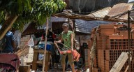 Damnificados venezolanos esperan la reconstrucción de sus casas destruidas tras explosión últimas
