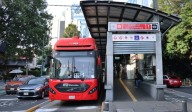 Metrobús amplía horarios de la Línea 1; servicio nocturno disponible los viernes y sábados