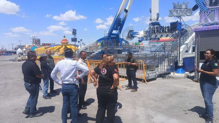 Protección Civil y Bomberos de Torreón lleva a cabo inspección de los juegos mecánicos de la Feria de Torreón 2025