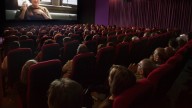 El público ya no elige leer: las películas dobladas desplazaron a las subtituladas