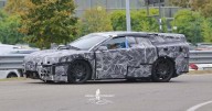 El primer Ferrari eléctrico se prueba bajo un camuflaje destartalado