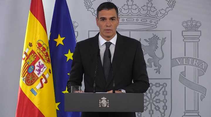 Lo Rat Penat carrega contra Sánchez i Urtasun: “Humiliar al valencià i reduir-lo a una modalitat del català és un insult intolerable”