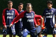 "Un regalo de la vida". Al frente de Uruguay, Marcelo Bielsa vuelve después de 14 años a Chile, donde no lo olvidan