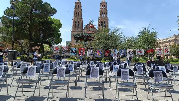 Estudiantes de la Normal de Saucillo exigen justicia a 11 años de la desaparición de los 43 de Ayotzinapa