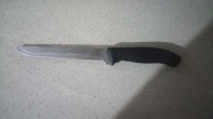 Discuten por un patinete en Vigo y amaga con clavarle un cuchillo a su pareja en presencia de la madre