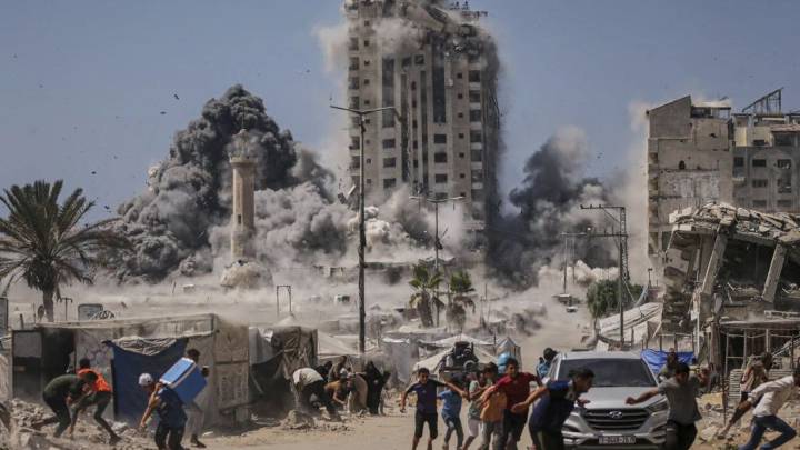 Ataque masivo de Israel a Gaza: "Está en llamas"