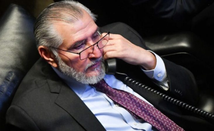 «El padrino» Adán Augusto y los regalos para sus amigos