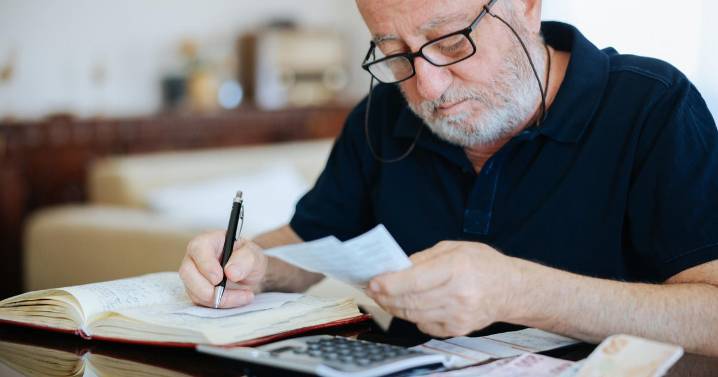What big expenses should seniors plan for? Here's what retirement experts say.