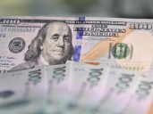 El dólar cierra con la tasa más baja de 2025