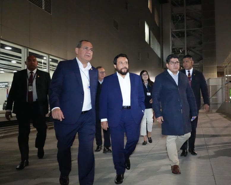 Llega a Lima el vicepresidente de El Salvador, en reemplazo de Nayib Bukele