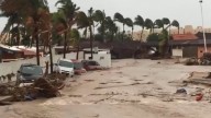 VIDEO | Hombre es arrastrado por la corriente en Cabo San Lu...