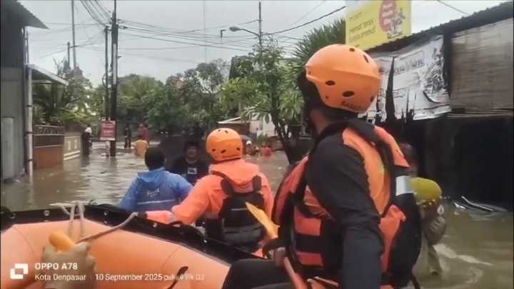 Indonesian rescuers search for missing people as floods recede