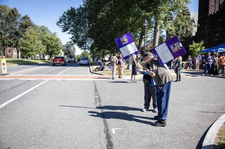 Facility, dining staff ratify contract with Mount Holyoke College