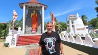 El profesor de Pontevedra al que hubo que repatriar desde Irán volvió a Asia: «Estiven en Sri Lanka en hoteis por vinte euros»