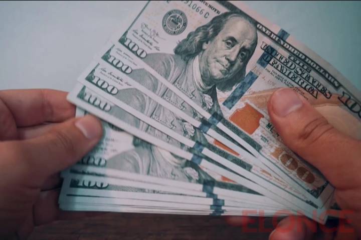 El dólar oficial anotó su mayor caída semanal en la era Milei