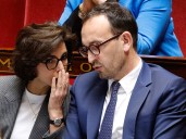 Ministra de Cultura de Francia en la mira por joyas ‘no declaradas’