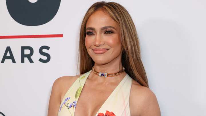 Uñas Halloween: Jennifer Lopez apuesta por las uñas vampiresa, el manicure tenebroso y superelegante