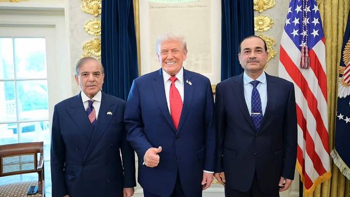Long wait, nameless praise, no red carpet: Trump’s reception for 'great guys' Shehbaz and Munir shows Pakistan its real standing