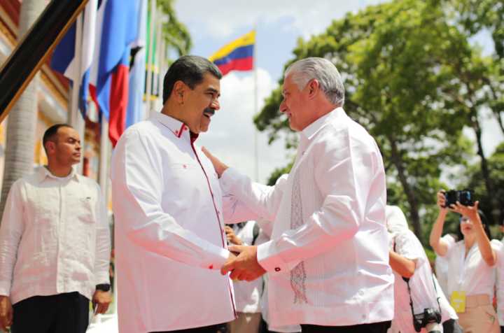 Dictadura cubana recoge firmas que serán tan ignoradas por Trump como la carta de Maduro