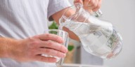 Los beneficios de tomar agua para prevenir enfermedades digestivas