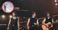 Los Jonas Brothers invitan a una pareja de recién casados a bailar una emotiva canción